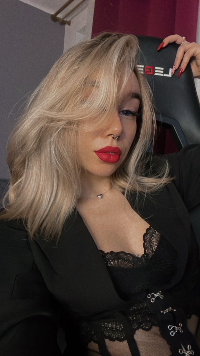VictoriaROS2000's tweet photo. boss lady @Stripchat. 
.
#Girls2 #women #photo #viral2023 #TrendingNow #TrendingTopics #LikeForLikes #stripchatlive #girls #women  #stripmenow #stripchat #stripchatlive 
.
👉 https://t.co/bqBTgQCqs9 https://t.co/g61egAwBMW