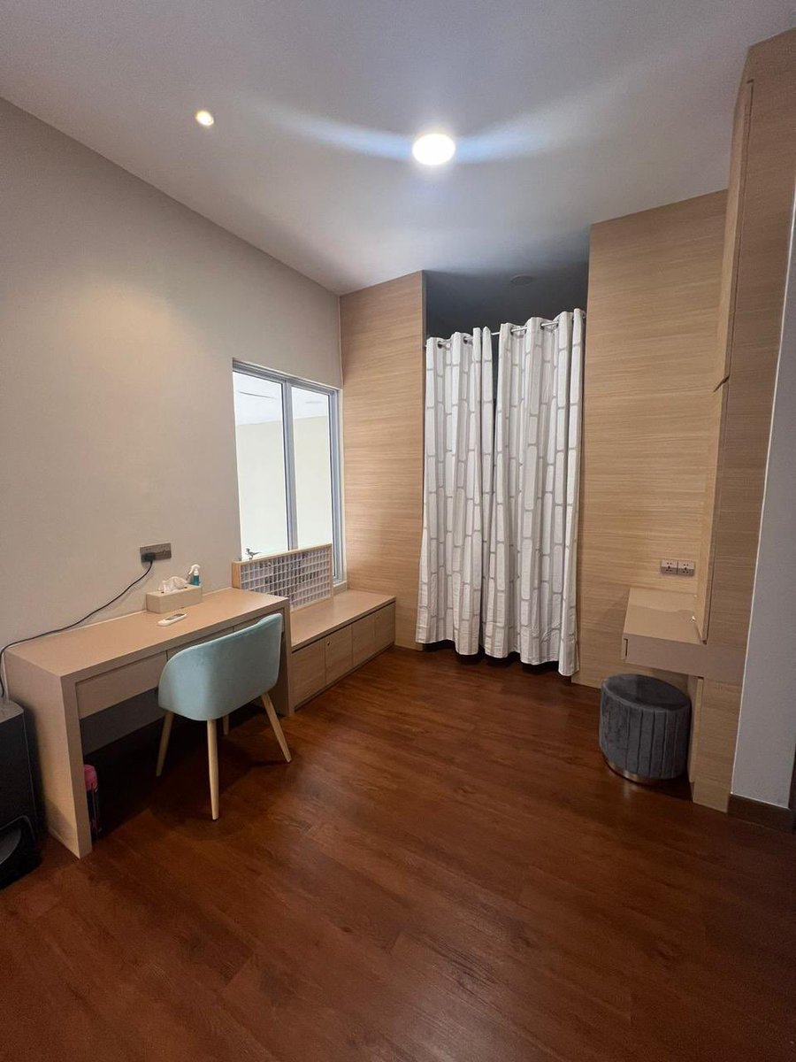 houseofbatam's tweet photo. Include : Bak Air 1000 Liter,Pompa sedot dan dorong,Water Heater Modena 100 liter,Back Drop TV dan instalasi nya,Rak Sepatu &amp; Sofa kecil , Lt 2 full SPC Parkit, Kitchen Set &amp; Island Besar 120x240 ,Listrik 25 Ampere

*Harga 3.5 Miliar Nego*
 Hub : +62 856 0475 3288

#housebatam https://t.co/xKKOsIwE20