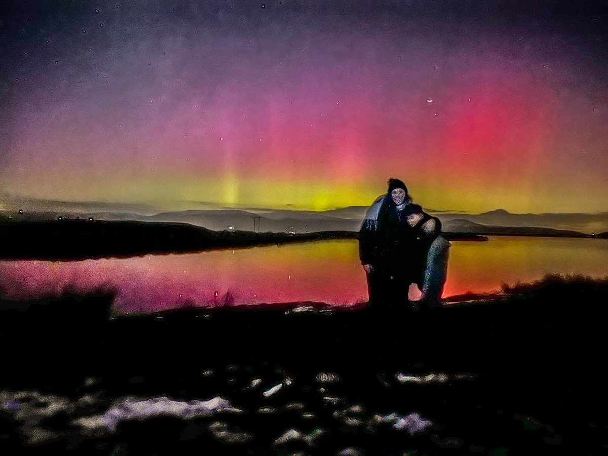At Keeper’s Pond last night, a Science lesson for my son delivered magical results. ❤️ <a href="/DerekTheWeather/">Derek Brockway - weatherman</a> <a href="/darkskieswales/">Dark Skies</a> #AuroraBorealis #auroraphotography #northernlights