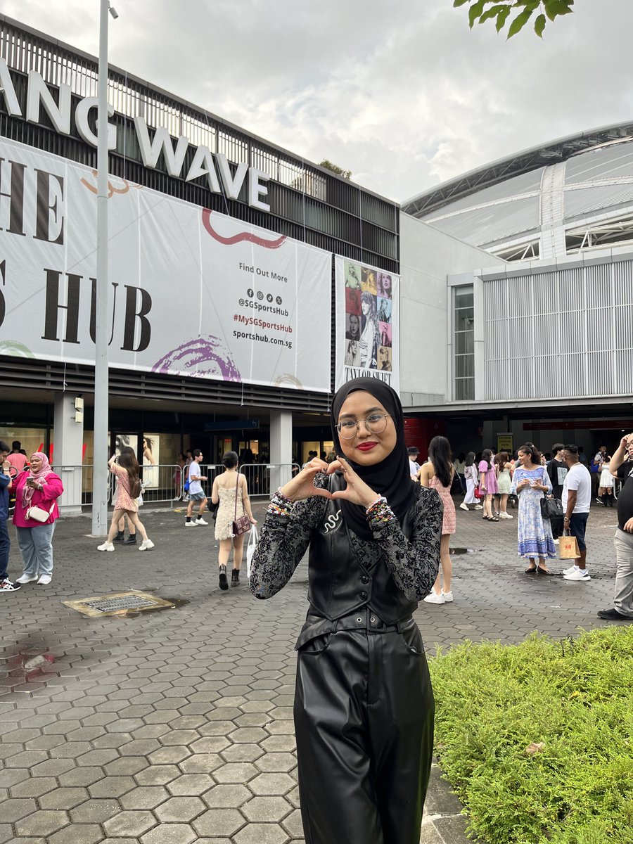 adlnmra's tweet photo. WEH KORANG TAHU TAK NI I SAW TAYLOR SWIFTT YESTERDAYYY BRRRR BABYYY LET THE GAMES BEGIN LET THE GAMES BEGINNN LET THE GAMESS BEGINNN ARR RAAARRRR🦅🦅🦅🦅🦅 ILOVEYOU TAYLOR @taylorswift13 !!!!!!! https://t.co/eOWmu3Ug0Z