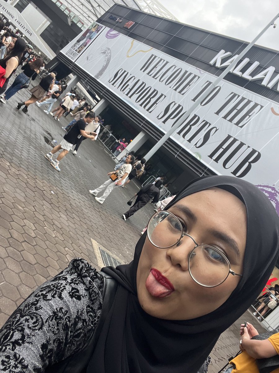 adlnmra's tweet photo. WEH KORANG TAHU TAK NI I SAW TAYLOR SWIFTT YESTERDAYYY BRRRR BABYYY LET THE GAMES BEGIN LET THE GAMES BEGINNN LET THE GAMESS BEGINNN ARR RAAARRRR🦅🦅🦅🦅🦅 ILOVEYOU TAYLOR @taylorswift13 !!!!!!! https://t.co/eOWmu3Ug0Z