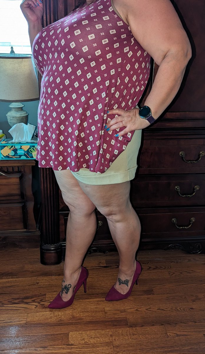 FunFetishes's tweet photo. Is this a good outfit for errands? https://t.co/vxv8leWx6x
#biglegs #nicelegs #highheels #heeloholic #heels  #bigcalves #thickthighssavelives #bigass #thick #curvy #sexyshoes #stilettos https://t.co/pM9GxbVVCu