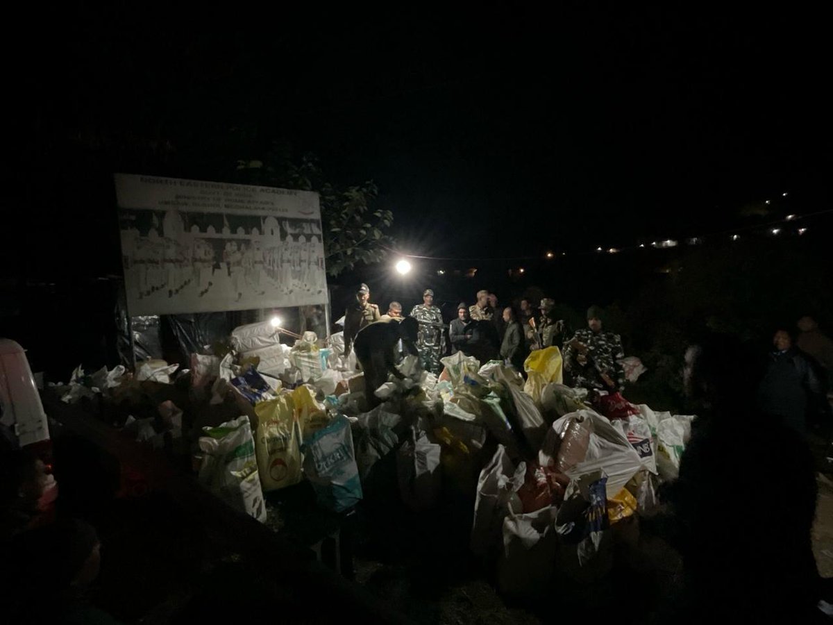 MeghalayaPolice's tweet photo. Huge bust by @ribhoipolice yesterday night: 4750kgs of pure grade marijuana seized, valued at Rs.20 crore! Congrats to the team for this phenomenal catch, preventing potential harm to our youth and society. #policesuccess #DrugBust @SangmaConrad @CMO_Meghalaya @lrbishnoiips https://t.co/O1dVWI3R85