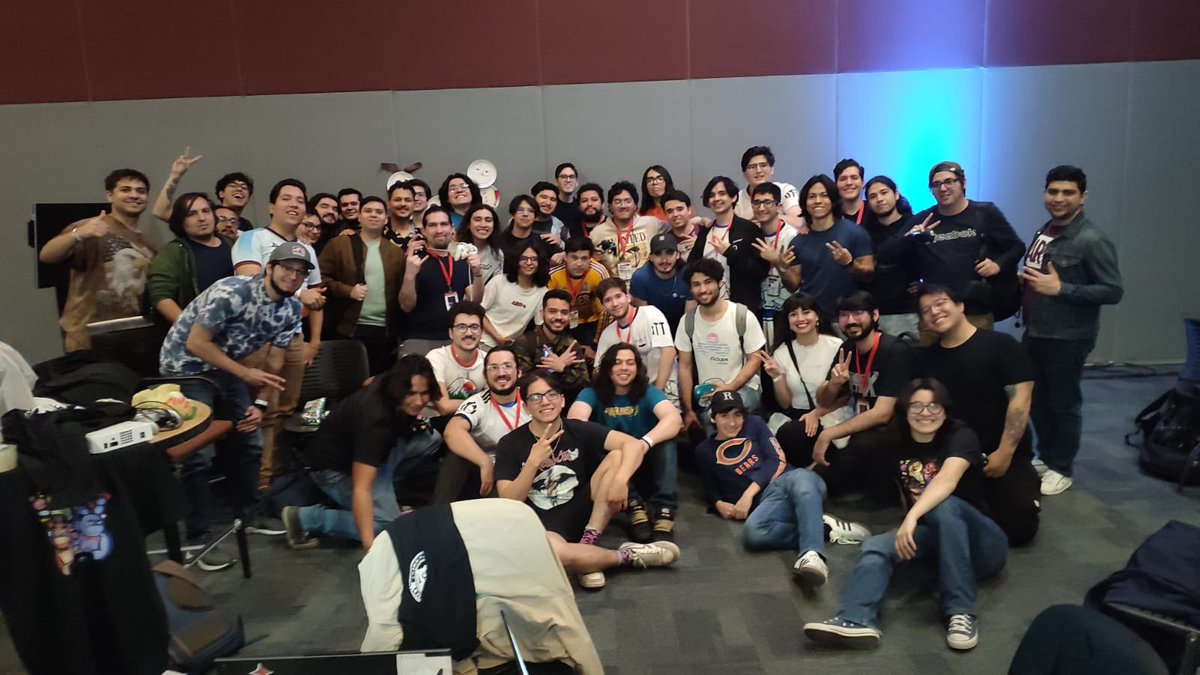 Gracias a la comunidad de melee Monterrey por darme un hogar y a <a href="/Jafloch/">Jafloch</a> por regalarme la pasión que tengo por un videojuego de 22 años que se juega en teles del año del caldo. Gracias a la gente que prestó setups y a la ye vino de muy lejos para picar botones. We Love Melee
