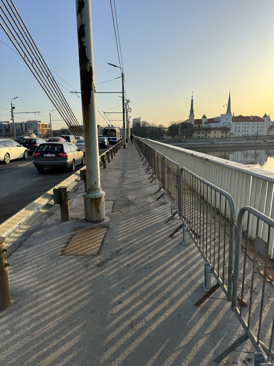 ViestursKancs's tweet image. Sirdī ielīst velo prieks,
vēl šaurāks pieskrūvēto barjeru dēļ kļuvis vantenieks! 🫶