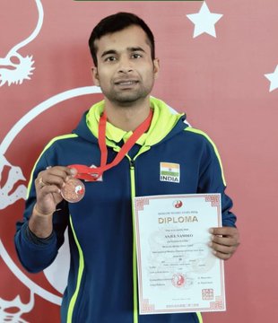ValourWing96235's tweet photo. Junior Warrant Officer Anjul Namdeo clinches the Bronze Medal in the #Chanquan event at the Moscow Star Wushu Championship 2024. 🇮🇳✨

#IAF  salutes the #AirWarrior for his exceptional sporting prowess, bringing honor to our service and nation. 

#HarKaamDeshKeNaam #KheloIndia https://t.co/VdFOJTNm4j