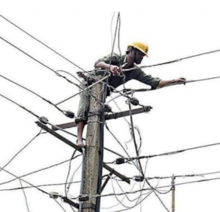 asif_xCC's tweet image. ನಮ್ಮ ಇಲಾಖೆಯ ಉಸಿರಾಗಿ ಕಾರ್ಯನಿವಹಿಸುತ್ತಿರುವ ನಮ್ಮ ಹೆಮ್ಮೆಯ, ನನ್ನೆಲ್ಲ ಹಿರಿಯ ಮತ್ತು ಕಿರಿಯ ಪವರ್ ಮ್ಯಾನ್ ಸ್ನೇಹಿತರಿಗೆ  *"ಲೈನ್ ಮ್ಯಾನ್" ದಿನದ ಶುಭಾಶಯಗಳು...💐💐💐
#bescom 
#hescom