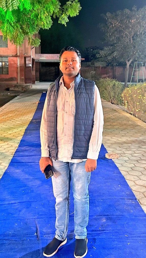 ajaypanwar51's tweet photo. दौड़ तो मंझिल पे पहुँच के ख़त्म होगी
तब तक रास्तों को जरा तबियत से नापते है ❤️✍🏻
#panwar https://t.co/wIXjPUsCU7
