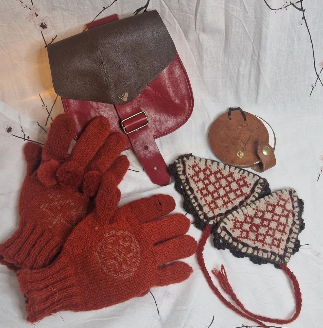 Guess what came back from the dead😗✌️ second photo is all <a href="/TripCosplay/">TripTrapCosplay</a> work that I stole since we are working on this together