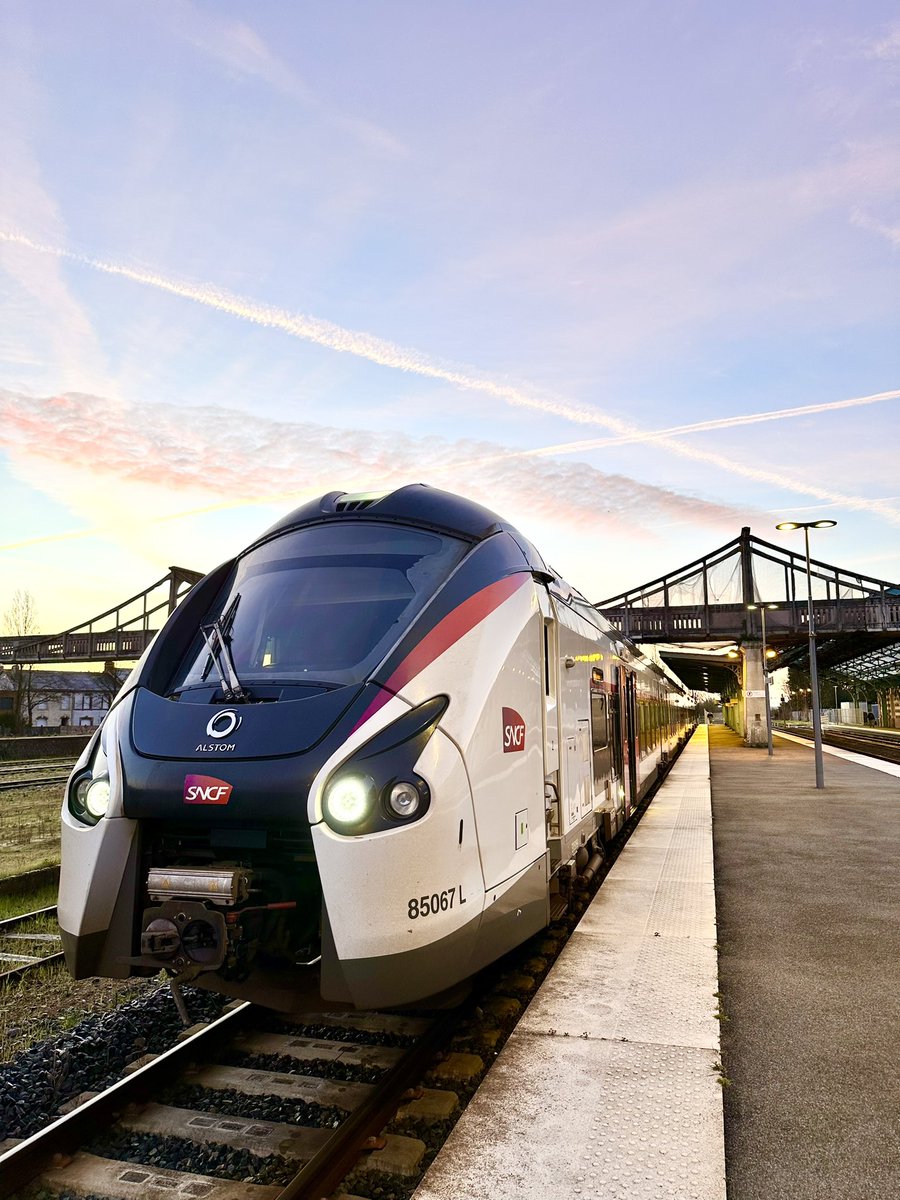 ADC_NS's tweet photo. Reprise de la conduite des trains après une semaine de vacances… 😊🚆

2 allers-retours Nantes/Cholet avec les @TERPays2LaLoire #859665, #859654, #859669 et #859668. 

Bon voyage sur nos lignes 😎 https://t.co/v0XAWHci7e