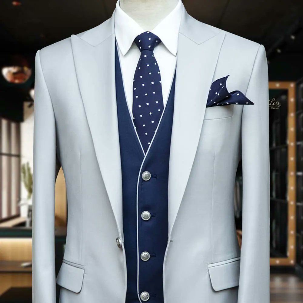 eakeys_world's tweet photo. @eakeysworld
#mondaymorney 
Received an inspiration overnight and so I decided to share with you.

So what's still your plan for your white wedding, consider this, it'll serve for during  and after your wedding day.

@andreemilia #suitlook #suitstyle #suitforgroom #suitsharks https://t.co/uainkrgLbN