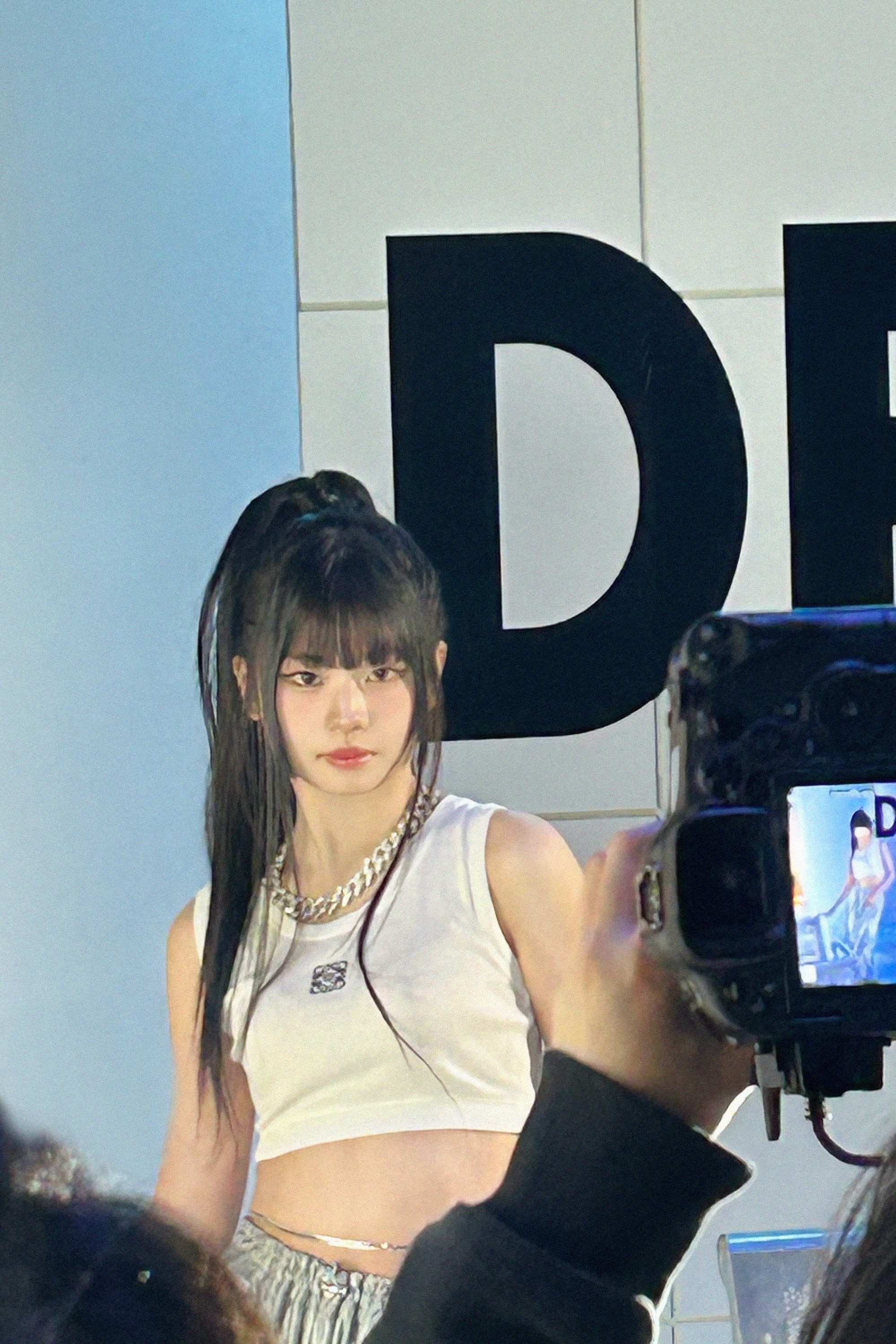 GHzp1Y_boAAMHE8?format=jpg&name=4096x4096