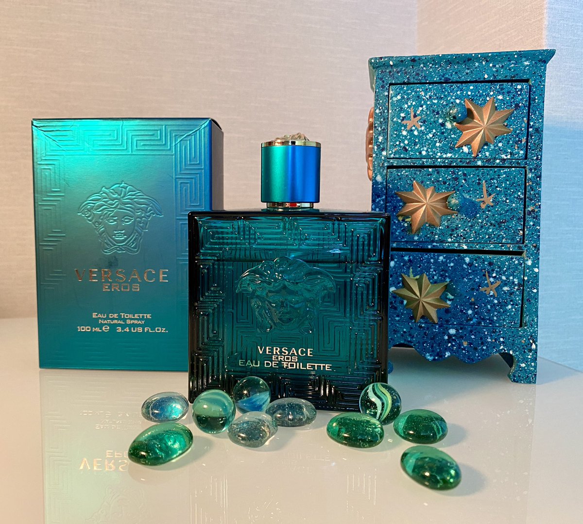 star1980craft's tweet photo. #fragrance #photograghy #love #Versace #eros  I found my one true love at last and we have Eros (Greek god of erotic love) watching over us 💙 https://t.co/dkzJf0rJh0