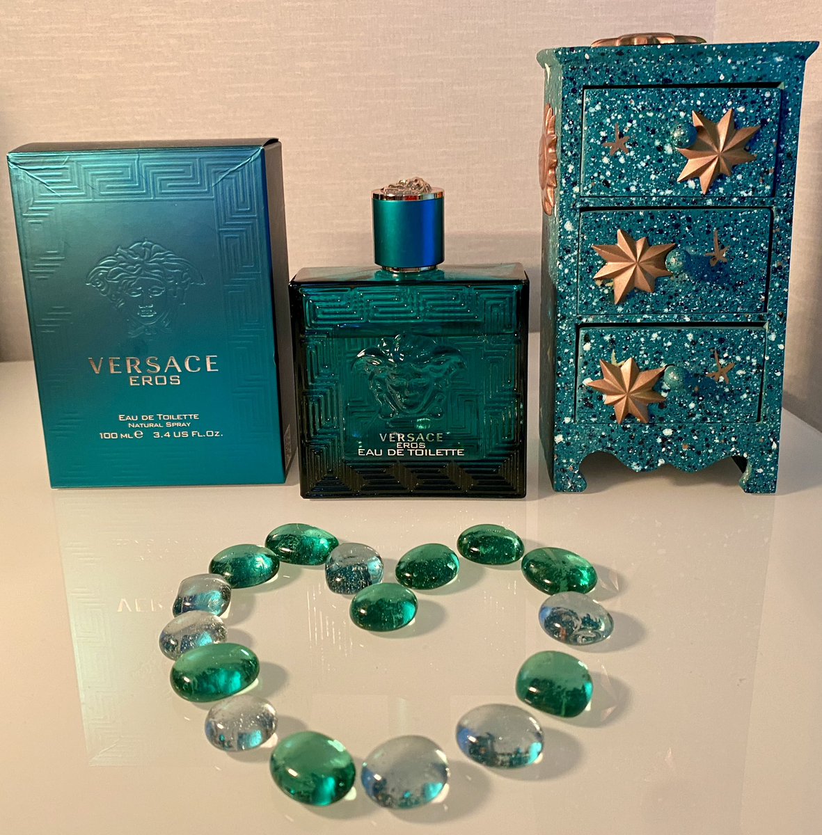 star1980craft's tweet photo. #fragrance #photograghy #love #Versace #eros  I found my one true love at last and we have Eros (Greek god of erotic love) watching over us 💙 https://t.co/dkzJf0rJh0