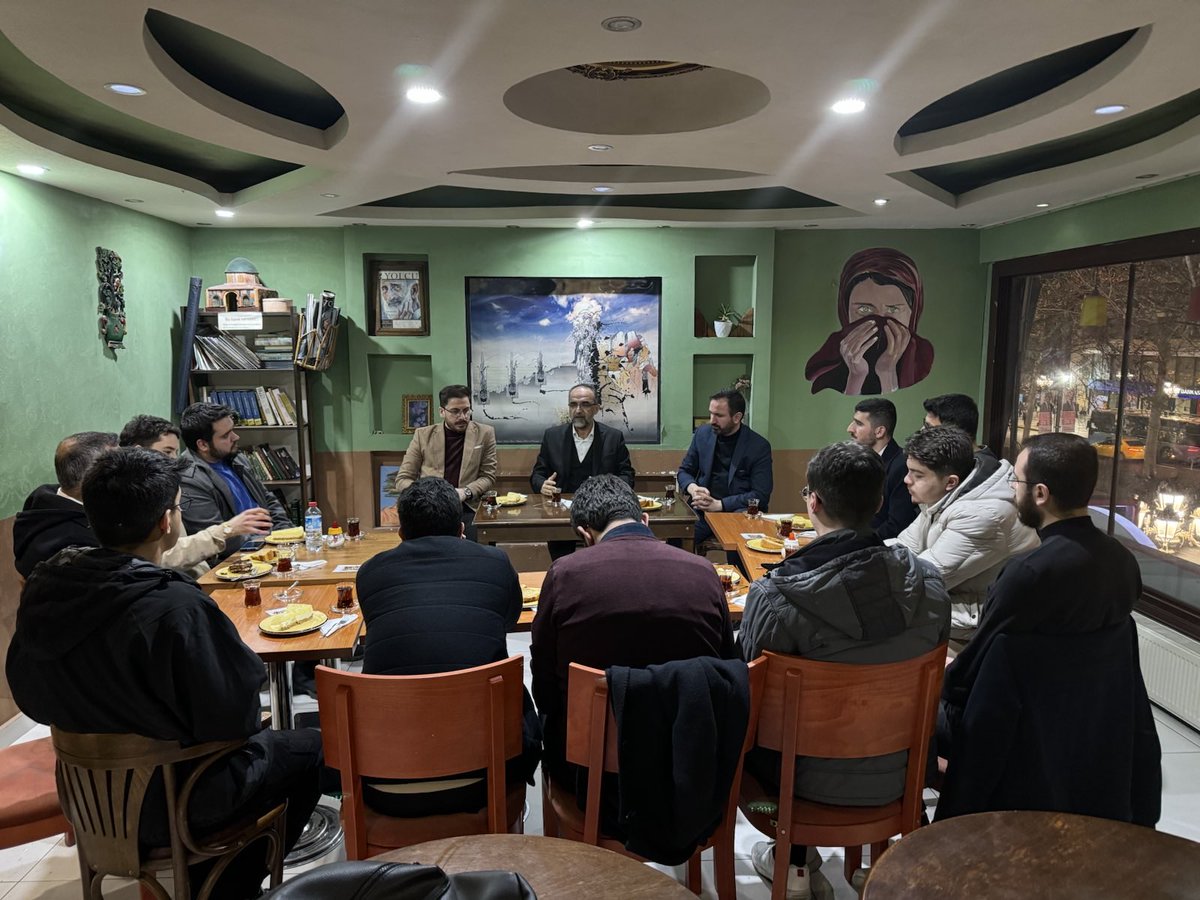 HudaParGenclik's tweet photo. Genel Başkan Vekilimiz Sayın İshak Sağlam, Ankara'da üniversite öğrenimlerini sürdüren gençlerle bir araya geldi.

Programda Genel Başkan Vekilimiz @avishaksaglam, gençlerin sorularını yanıtladı. https://t.co/t0rcMlvfx9