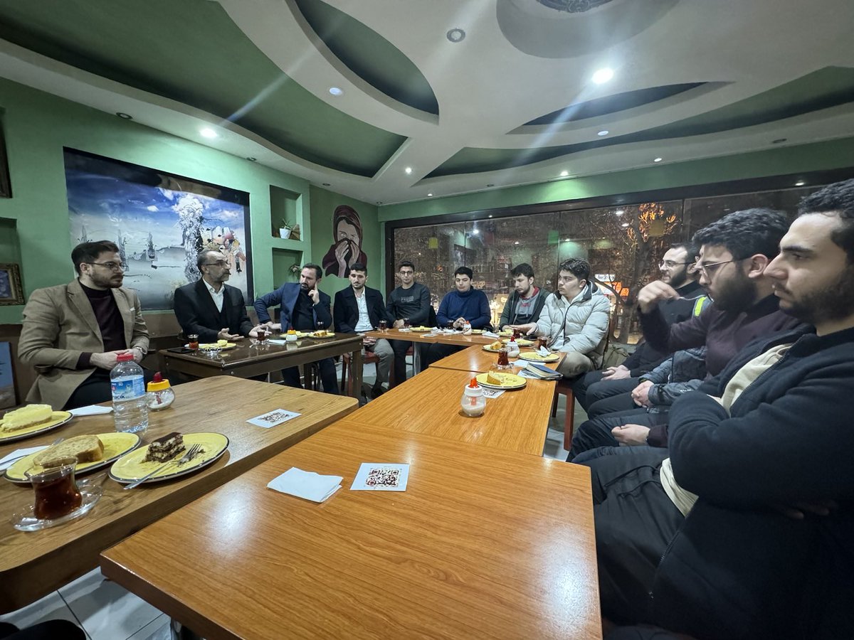 HudaParGenclik's tweet photo. Genel Başkan Vekilimiz Sayın İshak Sağlam, Ankara'da üniversite öğrenimlerini sürdüren gençlerle bir araya geldi.

Programda Genel Başkan Vekilimiz @avishaksaglam, gençlerin sorularını yanıtladı. https://t.co/t0rcMlvfx9