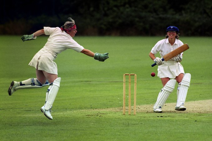 IWTKQuiz's tweet photo. Until the 1997 Cricket World Cup hosted by India, countries like England, Australia, &amp; New Zealand used to play in culottes or skirts!!

A Thread 🧵on the 1997 Hero Honda Cricket World Cup! https://t.co/HEcw4WF5ke
