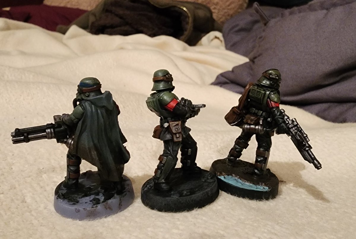 Bishops_Bones's tweet photo. Pro tip: get yourselves tge kinda trad wife that's willing to paint your minis during your 18-hour shift at the box factory.
#SWLegion imperial army trooper molds by: @/peakmodels on etsy
Paint by: @Luna_Lumen_Fox https://t.co/XAj3I3lPsd