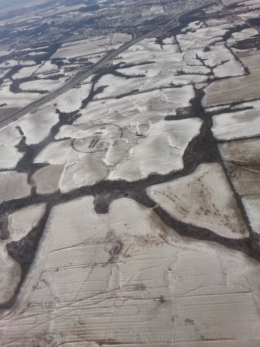theoldbaboon's tweet photo. @SlappedHam this is a photo taken from takeoff KC mci airport. 2015. It looks like a crop circle in the snow. Thoughts? https://t.co/K2NZHz2fzT