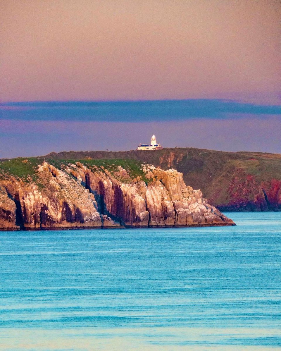 aroundtenby's tweet photo. Caldey Island๐
Photo by @andy_shoots_wales
#caldeyisland #tenby #lighthouse #pembrokeshire #wales #islandlife #ocean #pembrokeshirenationalpark #pembrokeshirecoast #wales #exploringwales #getoutside #getoutdoors #nationalpark #nationalparks #coast #cliffs #welshcoast https://t.co/kkFk8udPf5