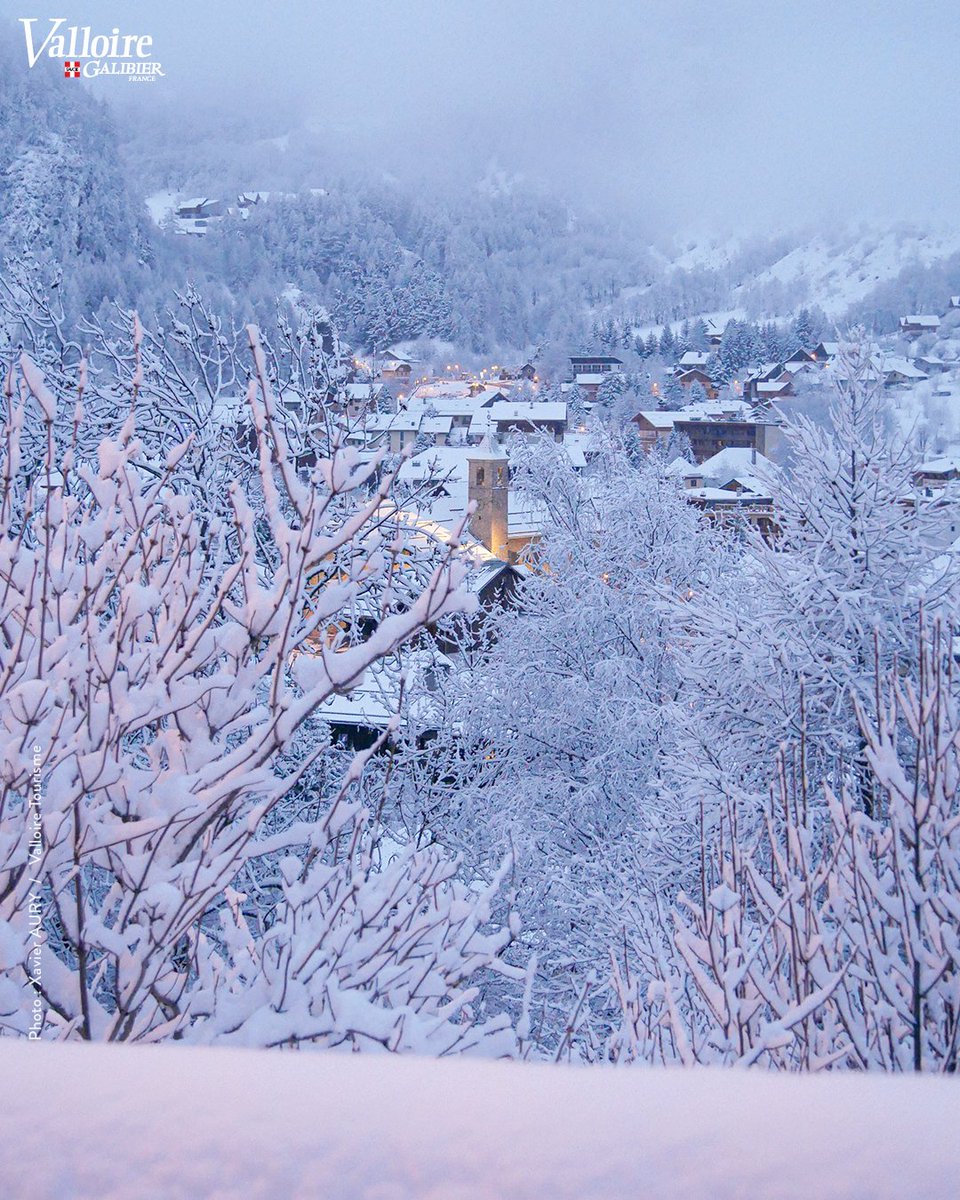 [en direct] Au petit matin 🤩 d'une magnifique nuit blanche ❄️❄️❄️ #Valloire 🏔️✨ #Galibier #picoftheday #snowday #neige #snow