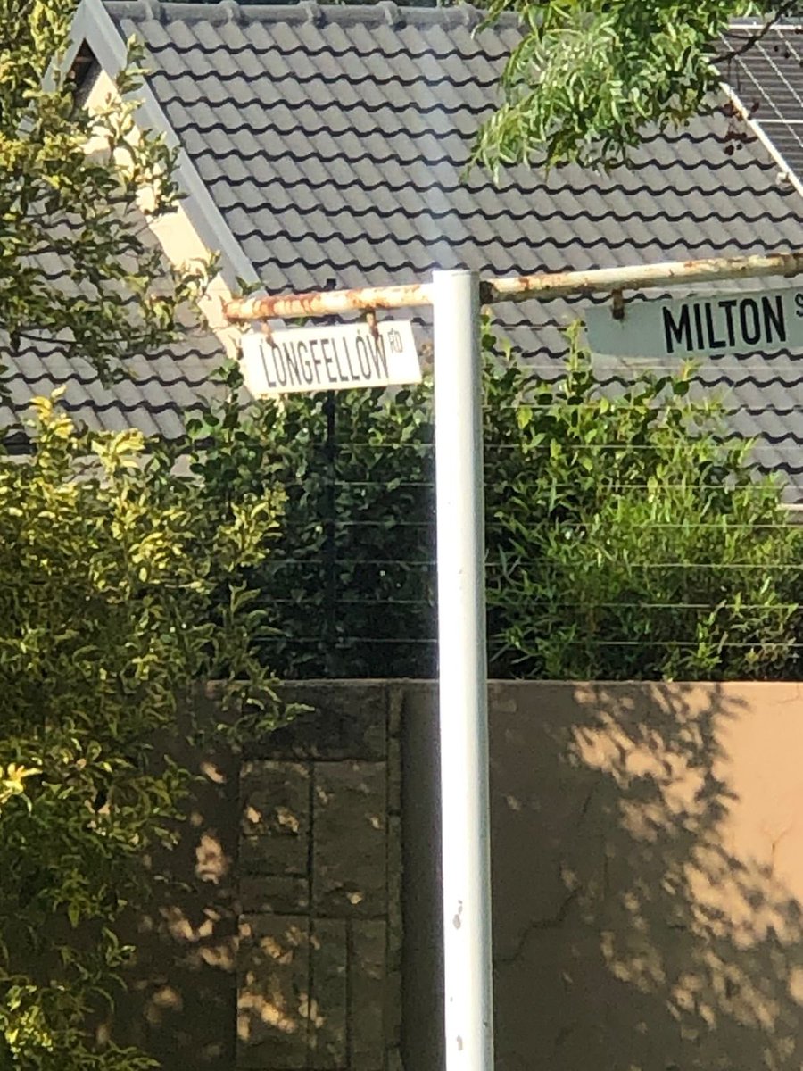 JenEvent's tweet photo. @CoE_Call_Centre Burst Water Pipe on c/o Longfellow Road and Milton Street. Farrarmere; Benoni. Please help. https://t.co/fOJ7PLQ7dD