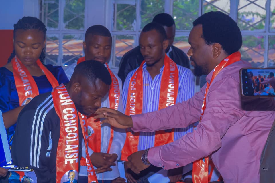 laguerrie's tweet photo. L'honorable @ChristianMasud_ a adhéré ce week-end dans la grande famille UNC au lualaba les jeune influenceurs de la province du cobalt, lesdits jeunes ayant pris connaissance de l'idéologie du #mwalimu ont décidé de faire route ensemble avec #VK
#bewelcome
@jacksonmukunda https://t.co/A0hQ4I0Q7k