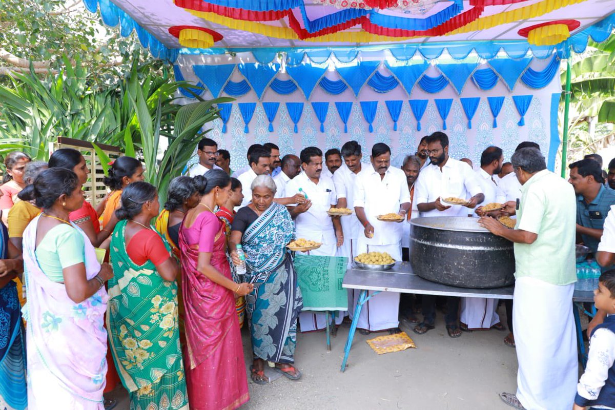tpsSankar's tweet photo. தருமபுரி கிழக்கு மாவட்ட கழக செயலாளர் @PThadangam அவர்கள் 500 தென்னங்கன்றுகள் அன்னதானம் உள்ளிட்ட நலதிட்ட உதவிகள் வழங்கினார்.
@arivalayam @mkstalin https://t.co/cTREo9SiTy