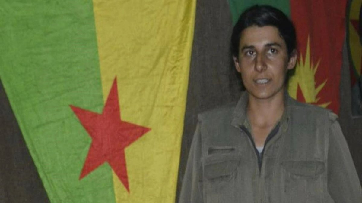 ajans_muhbir's tweet photo. MİT, PKK/KCK'nın sözde gençlik yapılanması sorumlusu Gülsün Silgir'i karşı ödemeli olarak PTT Kargo’ya teslim etti. https://t.co/stob50xA30