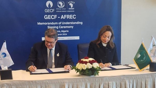 🌍🛢️Natural gas is an important component of Africa’s #EnergyMix.It is⤵️ ➡️ Recognized in the #AfricanCommonPosition on Energy Access&Transition ➡️Critical to Africa's clean cooking efforts  ➡️Promotes #EnergySecurity &sustainable devt. @HEDrAbouZeid at the #AU-#GECF MOU signing.