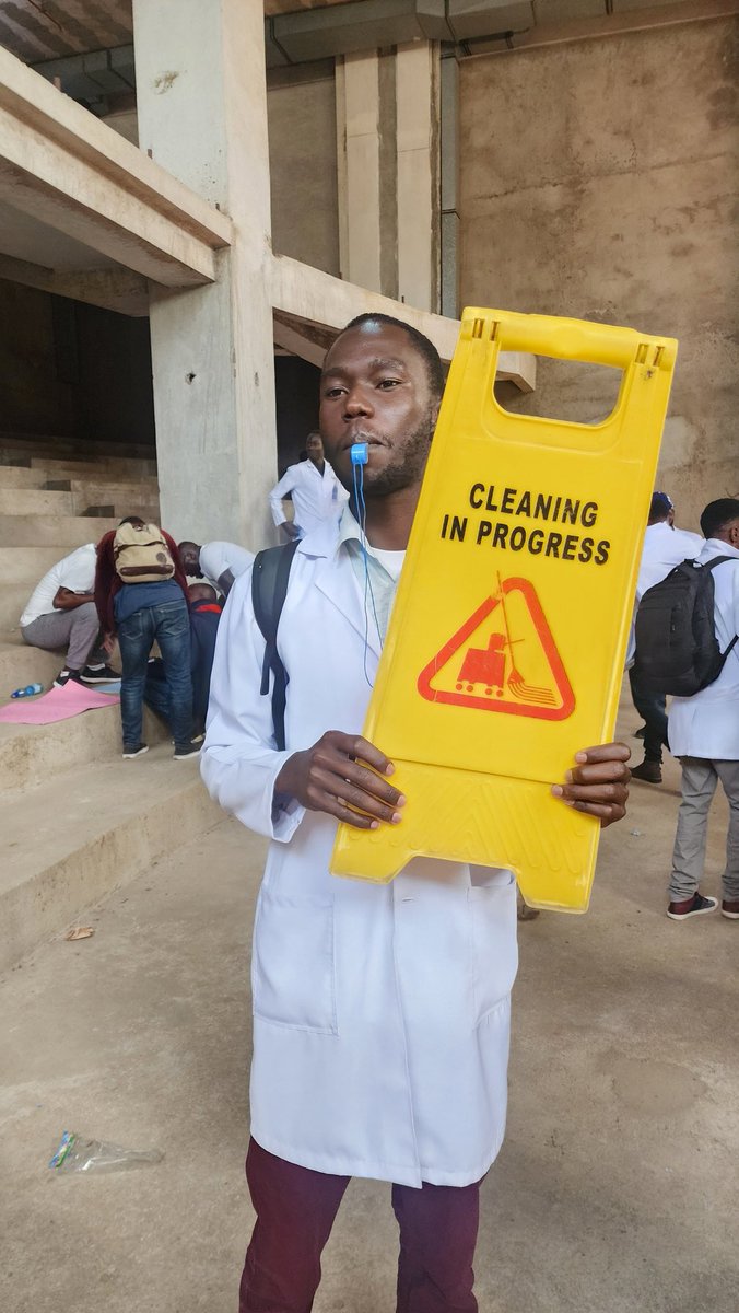 MiskellahMD's tweet photo. We are cleaning @MOH_Kenya #postmedicalinterns https://t.co/USFRoajsK6