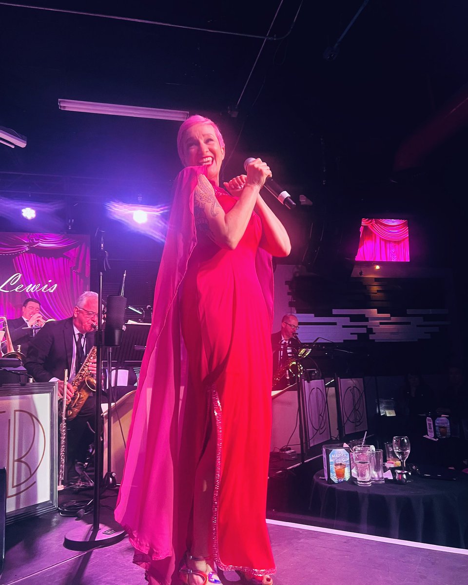 What a tremendous treat to have an up-close seat to <a href="/thecrystallewis/">Crystal Lewis</a> at <a href="/CampusJAX/">CampusJAX</a>. I love this photo which captures the exuberant energy &amp; delight so evident in Crystal as she wholeheartedly shared her gift of song (&amp; dance 💃) w/ us.

#jazz #creativejoy #beautifulsmile #delight