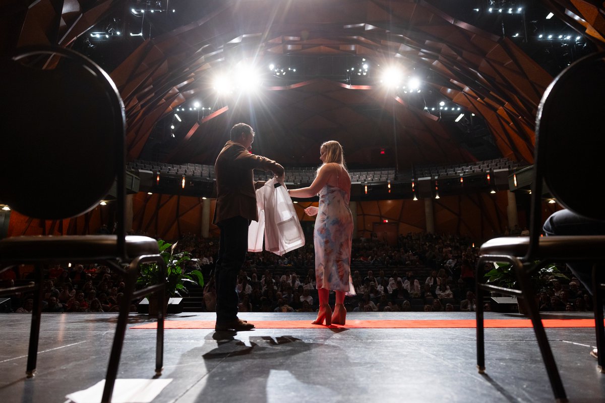TTUVetMed's tweet photo. Our first-ever White Coat Ceremony was a success.

We celebrated our 62 pioneering RaiderVets transitioning from pre-clinical training to their clinical year by placing a white coat on each student.

Read more ➡️ https://t.co/gkJmuKYMBI

Guns Up RaiderVet Nation!
#TTUVetMed https://t.co/synaY2MpXm