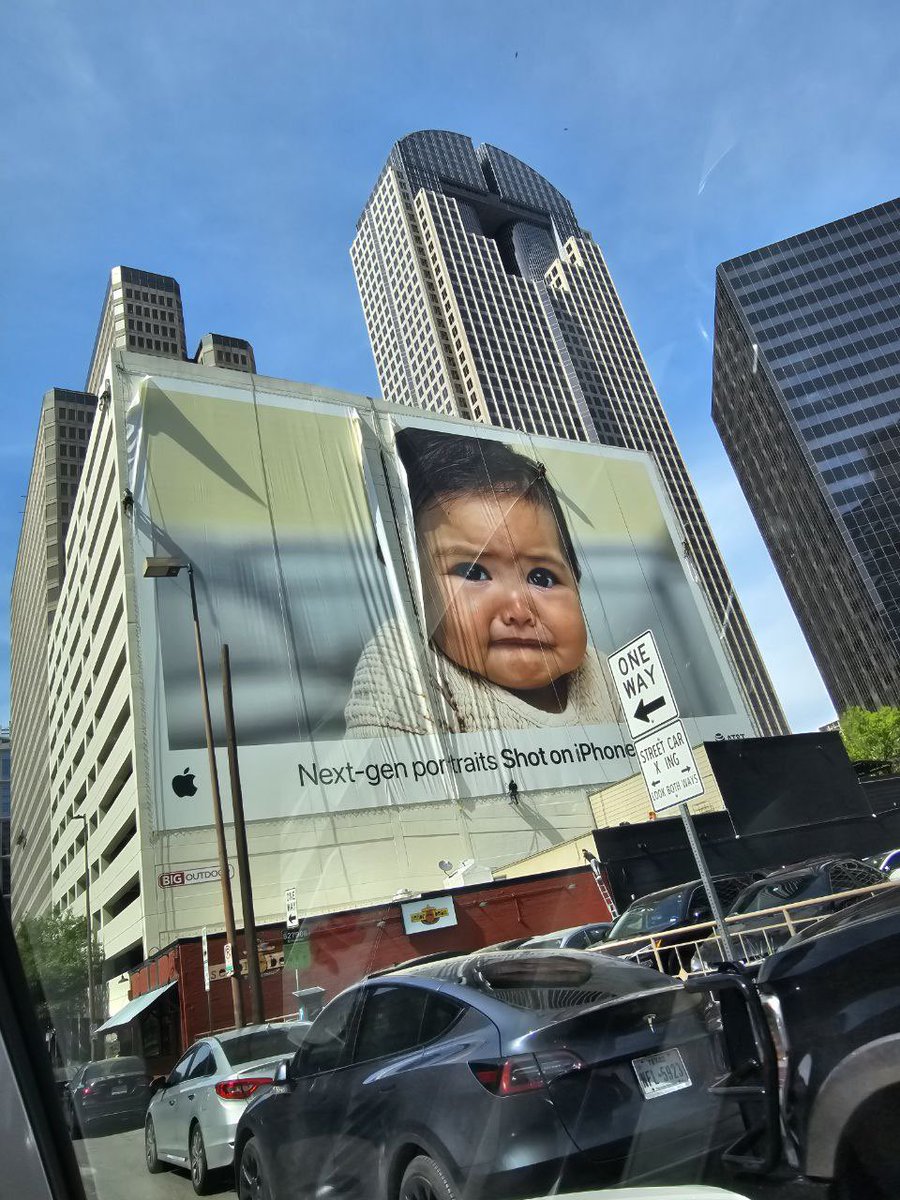 KooriMeow's tweet photo. Is it a coincidence that the @apple baby is coming down right after a furry convention across the street meme’d the hell out of it? 😂😂😂 https://t.co/MwB89MWXjl