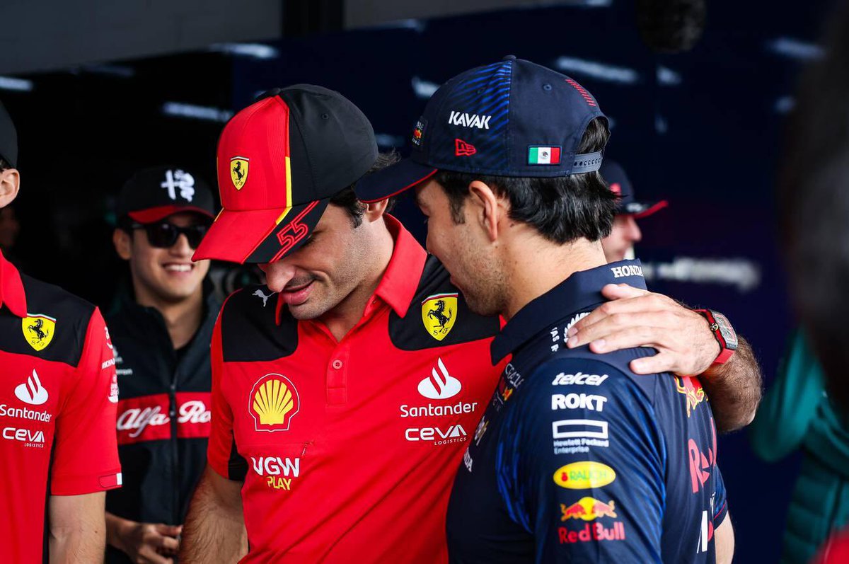 DebsPoRu's tweet photo. Hilo🧵 sobre Cherlos. 

Tanto Checo como Carlos se refieren a ellos como buenos amigos fuera de pista  ❤️ https://t.co/8WNS3ahTYx