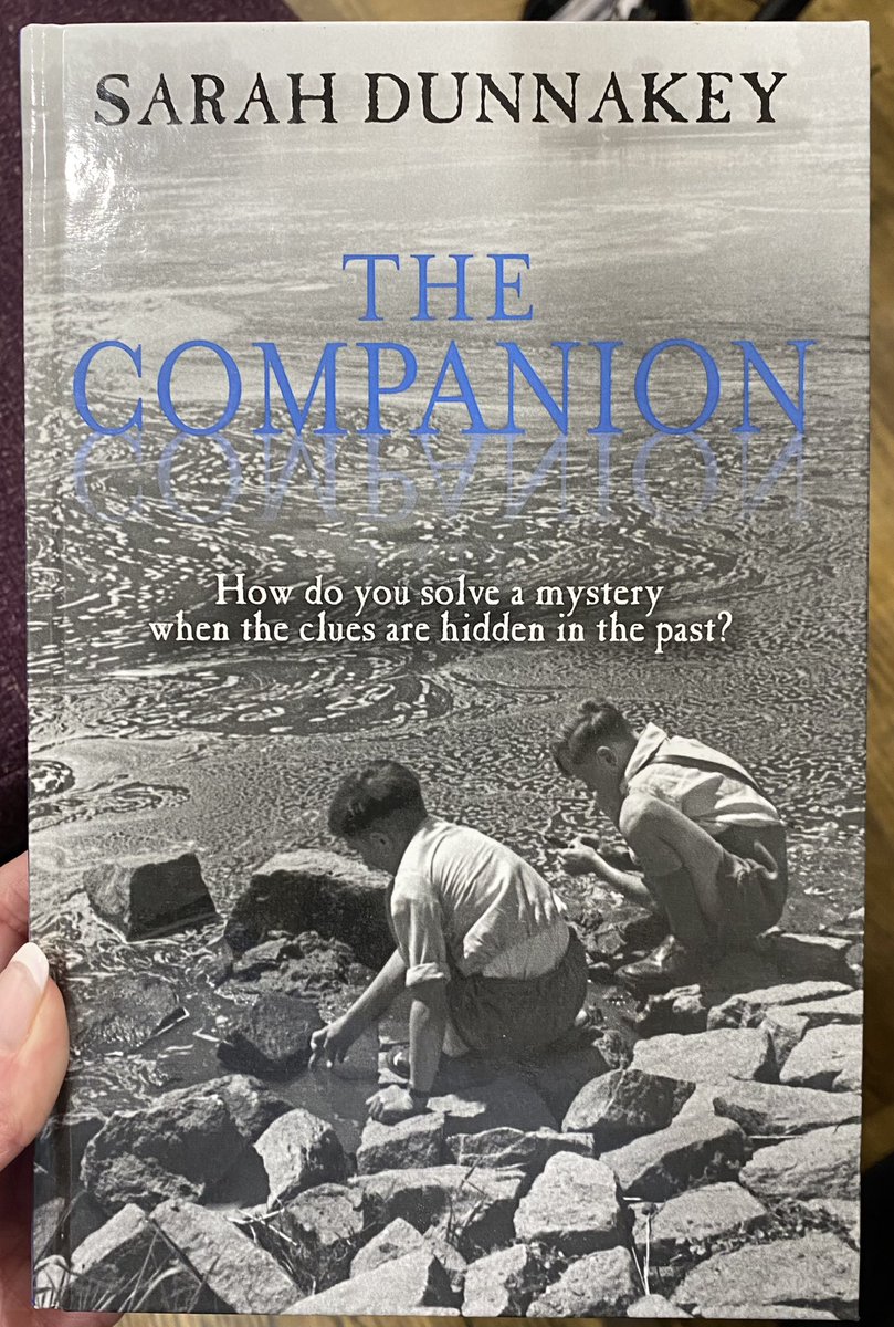 Great to meet @SarahDeeWrites, author of The Companion @HebdenBridgeWI @HebdenTownHall tonight, and to hear all about her work! 📔📚📖 #literature #books #LocalAuthor #HebdenBridge