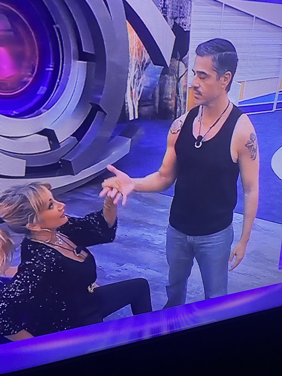 LabambaAlessio's tweet photo. SONO I #SIMAX  O I #TAGLIESE ?#GrandeFratello #Perletti #beabaldi https://t.co/L9okQO13WV