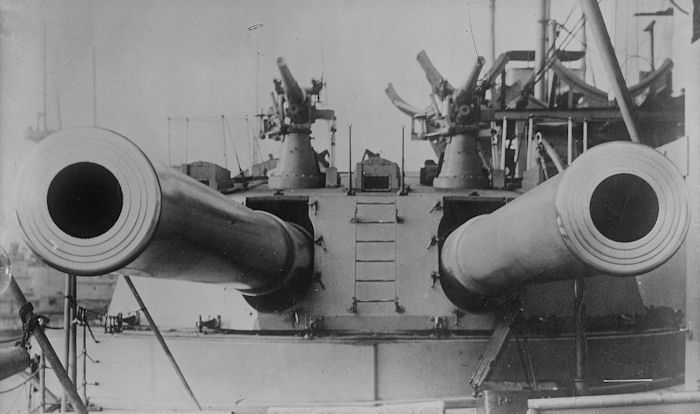 Ilikeships2's tweet photo. @KaguyaSama_Fan O sea que e por una imagen de una torreta de acorazado de 15 pulgadas https://t.co/WvJcWHGX6u
