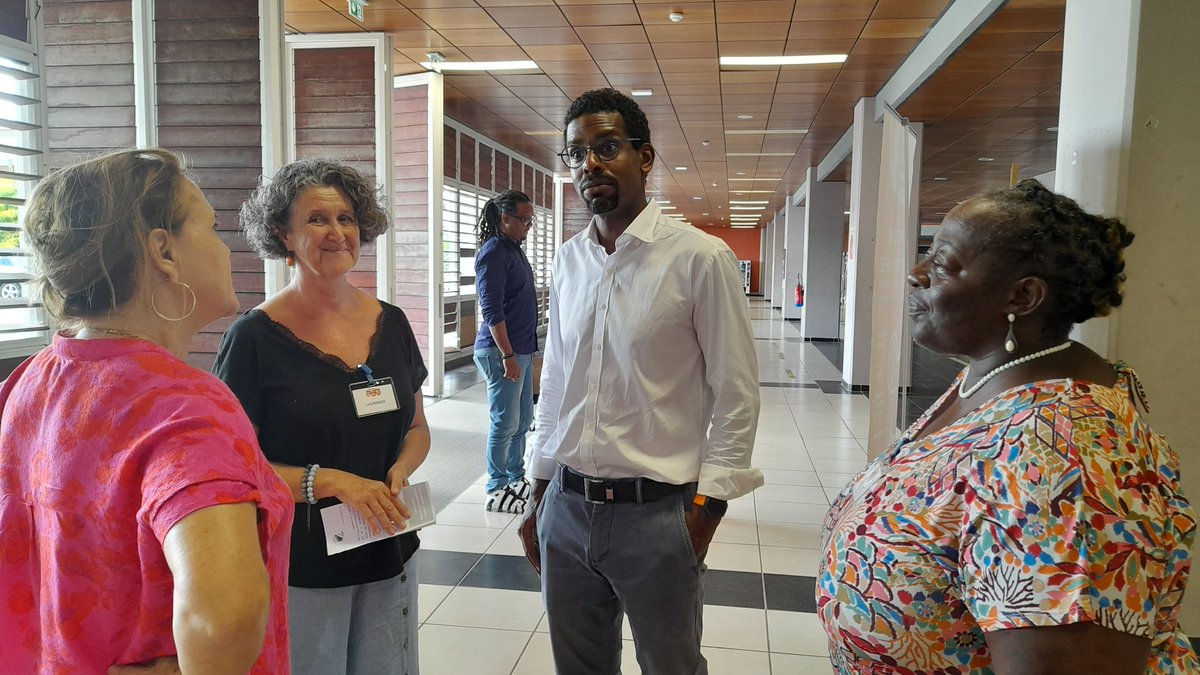 CHMD972's tweet photo. #journéemondialedelaSCHIZOPHRENIE PROFAMILLE Martinique a reçu plusieurs visites. du 18 au 22 Mars 2024 dans le hall de Mangot Vulcin de 10h à 16h en présence de familles qui partagent leurs expériences. Bravo! @CHMD972 https://t.co/2gIdaV3ImR https://t.co/Js6e6HJ2oq