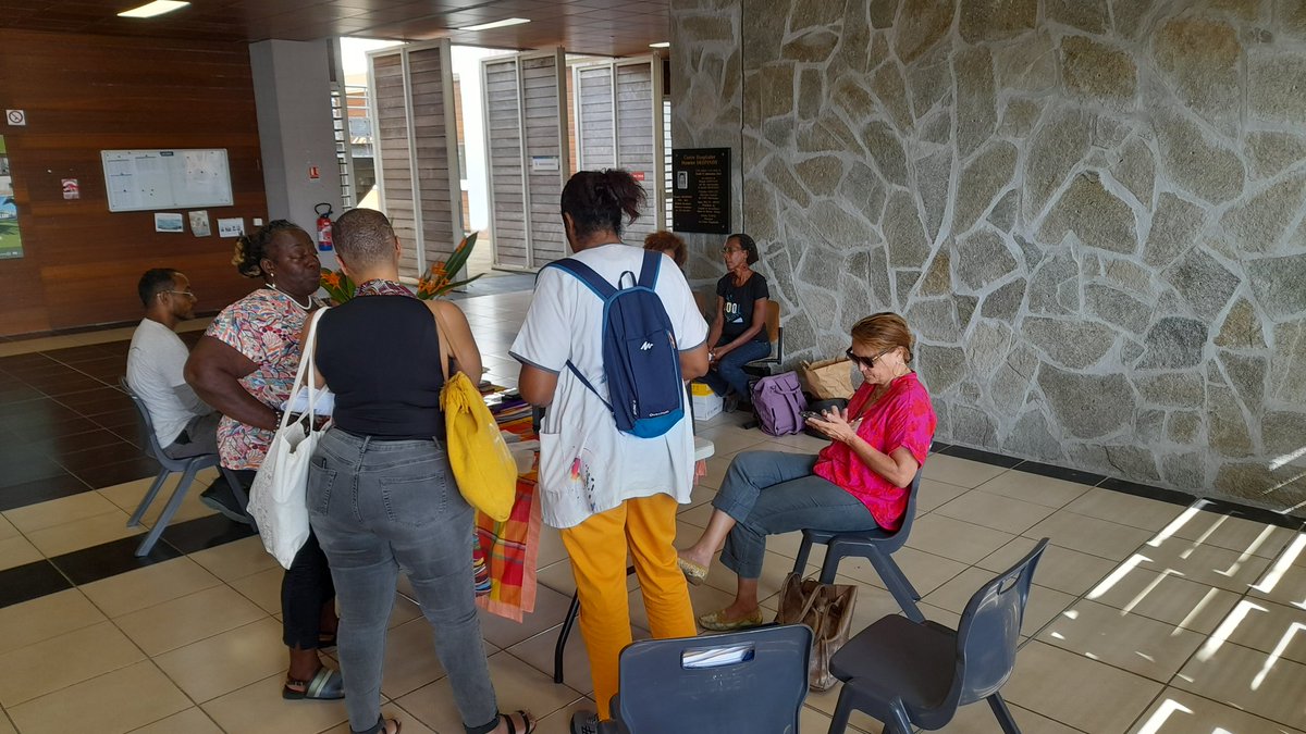 CHMD972's tweet photo. #journéemondialedelaSCHIZOPHRENIE PROFAMILLE Martinique a reçu plusieurs visites. du 18 au 22 Mars 2024 dans le hall de Mangot Vulcin de 10h à 16h en présence de familles qui partagent leurs expériences. Bravo! @CHMD972 https://t.co/2gIdaV3ImR https://t.co/Js6e6HJ2oq