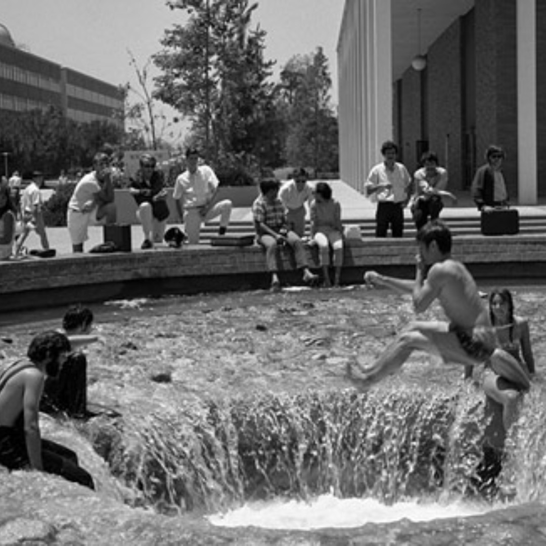 #OnThisDay in 1968, the @UCLA Inverted Fountain was unveiled and has since become an unconventional but integral aspect of campus and student traditions. Learn more about its history here: ow.ly/B2r750QI7bI.