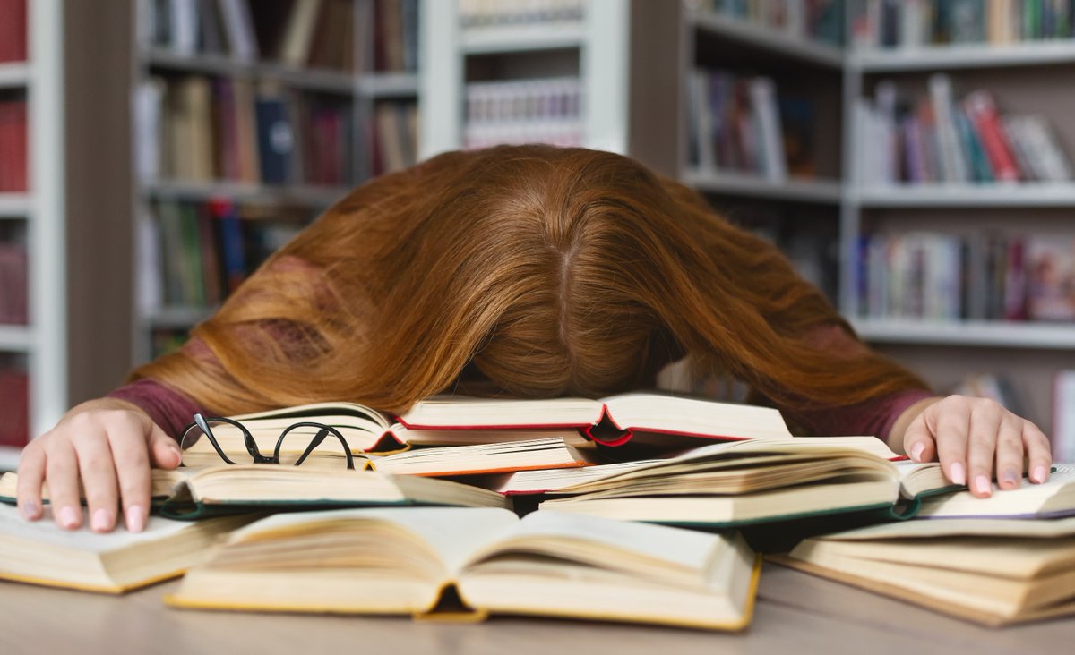 Parents, educators, and communities, listen up! Research from Brown University's Mary Carskadon (@sleepyteens) highlights a pressing issue: most teens aren't getting enough sleep. What's the solution? The research points the way: ow.ly/aF4K50QW4qQ
