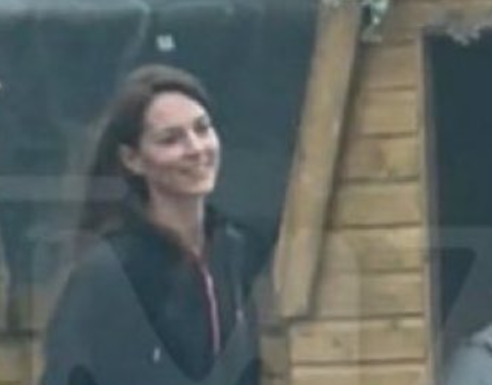 UnityNewsNet's tweet image. 'Kate' 2 weeks ago vs 'Kate' now.

Are we honestly expected to believe this is the same person?