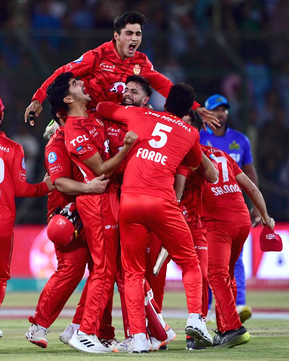 The emotions of winning a last-ball thriller ❤️ 

#MSvIU | #PSLFinal