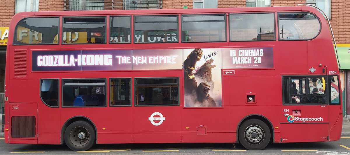 #GodzillaXKongTheNewEmpire (2024) 
#LondonBusFilmTSide #LondonBusFilmPoster  🚌 
#LegendaryEntertainment #WarnerBros 
#FilmX  📽️ 🎬