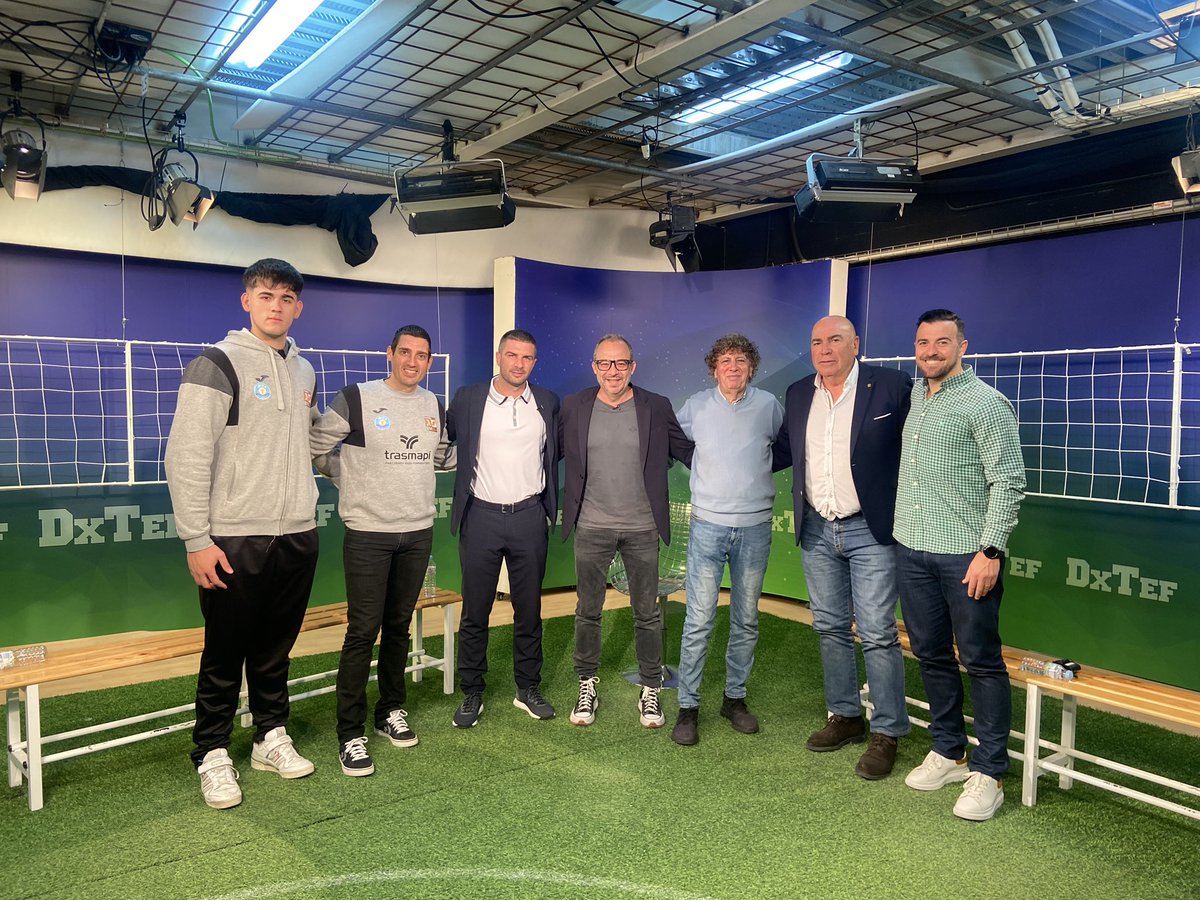 TEFTV's tweet photo. Connecta ara amb #DxTEF 

⚽️ Toni Curuné, president de la @SE_Pindependent 
🤾🏼 Eugenio Tilves, tècnic @UDHCEivissa 
🤾🏼 José Khalil, jugador @UDHCEivissa 

🎙️ @pacosamuperez amb @labichampion @Ercatorce i Tolo Darder 

📲 https://t.co/mDff4eTDJs https://t.co/cIeTOKGKY5
