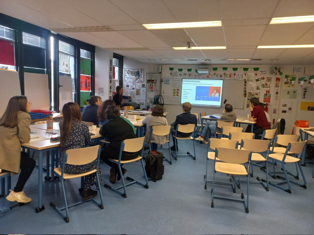 Belle journée de formation sur le travail de groupe en classe d'italien dans <a href="/acversailles/">Académie de Versailles</a>