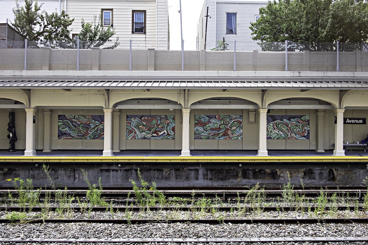 Emilio Perez’s "Fluxus/Rhythmus" (2018) at 18 Av (N) station is composed of colorful, abstracted and stylized forms inspired by movement. His expressive, painterly visual language captures the energy of the South Brooklyn neighborhood and its community. instagram.com/p/C4q4WbquIdR/…