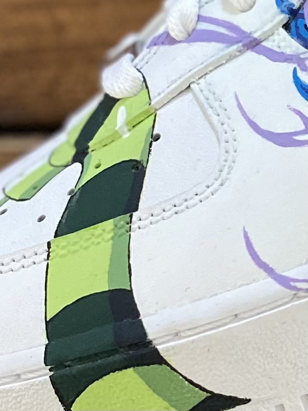 A new fierce battle has begun! Are you able to recognize these legends?! 
#customkicks #AnimeArt