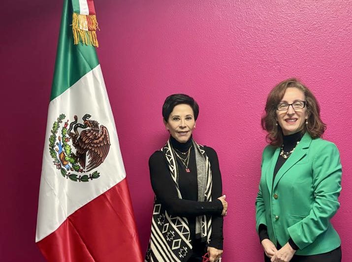 En este primer día de la #SALE2024, la titular de @ConsulMexSdi sostuvo reunión con la Dra. @KarenSigmond de @uofsandiego Acordaron ampliar colaboración en: intercambios universitarios, cátedras de expertos, clínicas jurídicas, y capacitación en materia de oralidad para jueces